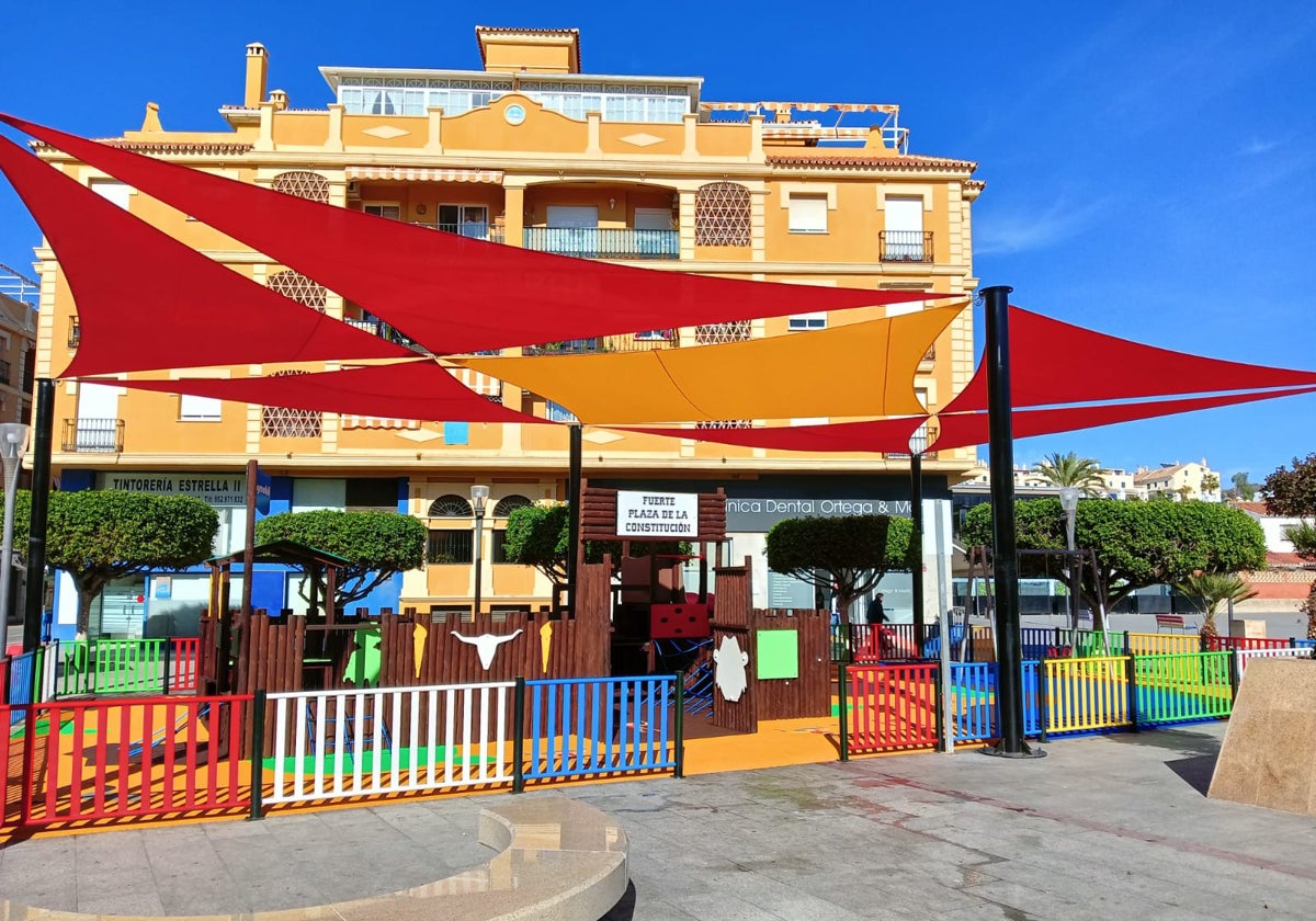 Parque infantil en la plaza de la Constitución.