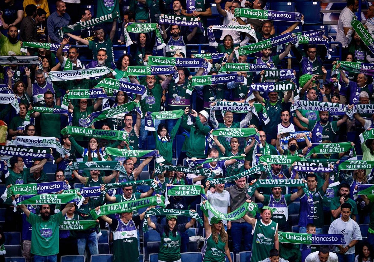 Aficionados del Unicaja en el partido durante un partido.