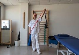 Cristóbal García, en la sala de Fisioterapia del centro de salud de Alhaurín el Grande.