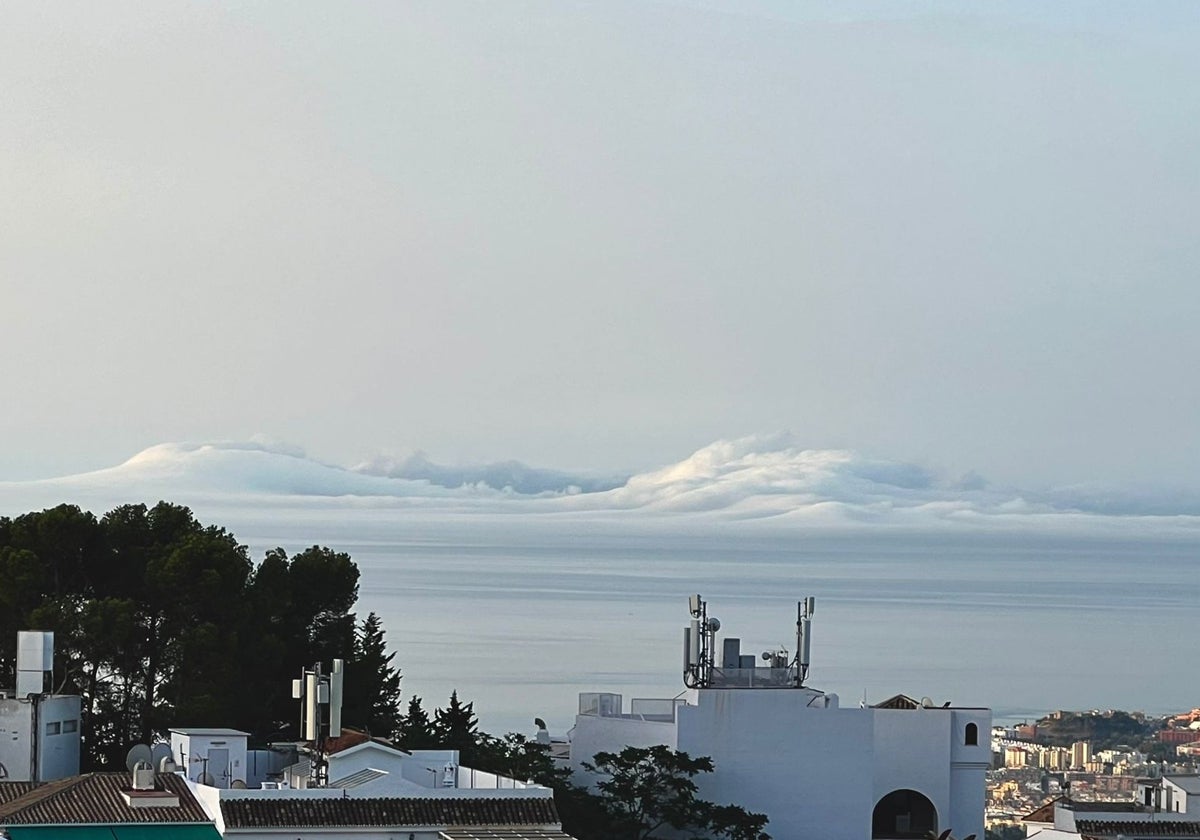 Nubes de taró sobre el mar, vistas desde Mijas.