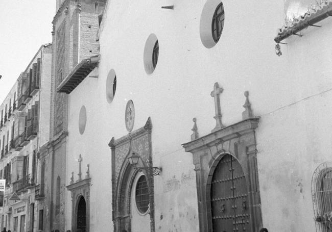 Frente a la iglesia de Santiago estuvo la casa de recogidas.