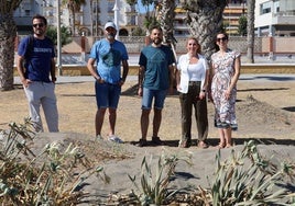 Alberto Garzón y Rocío Calderón, con los expertos de la UMA.