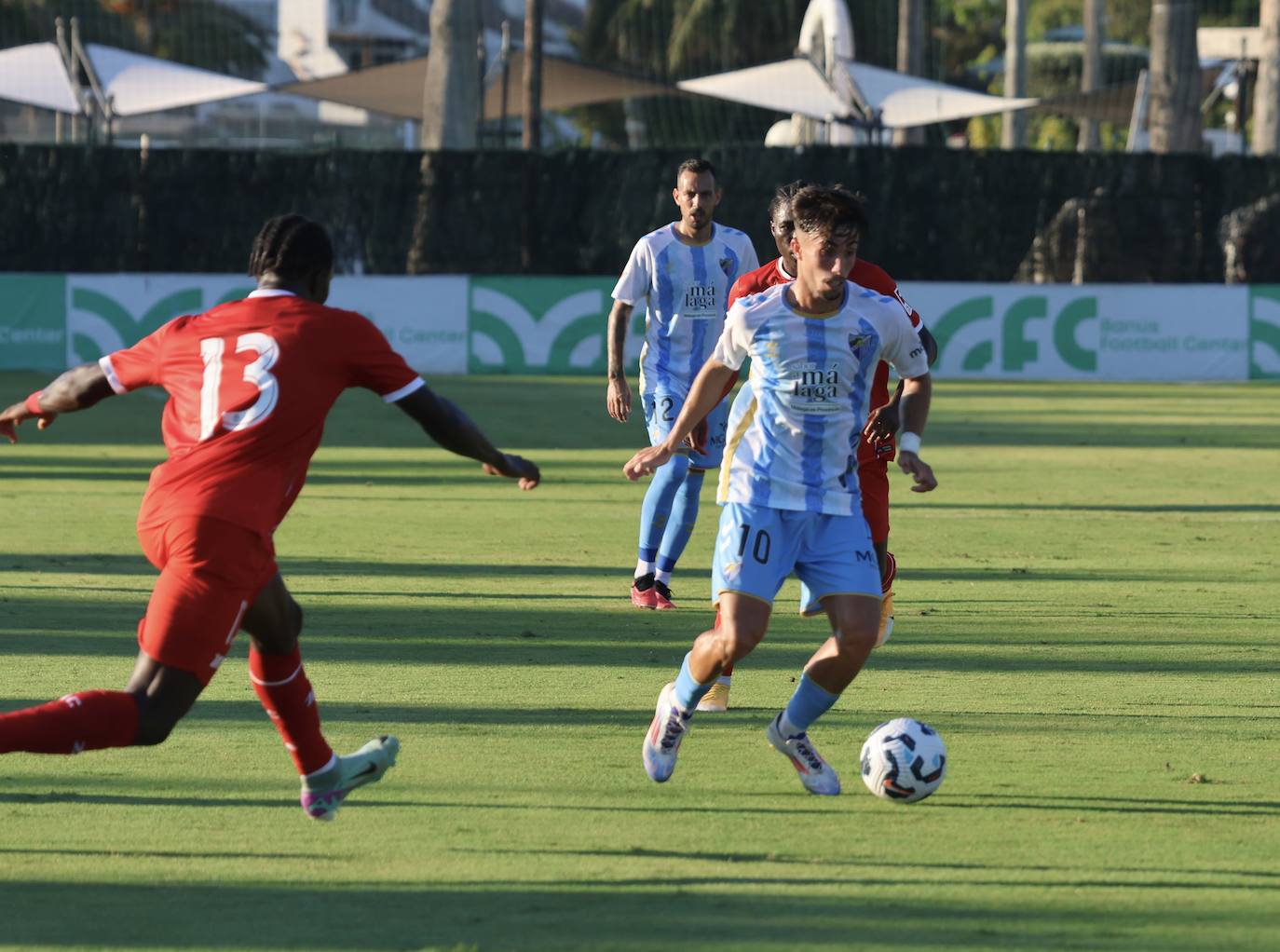 El amistoso entre el Málaga y el Al-Jazira en Marbella, en imágenes