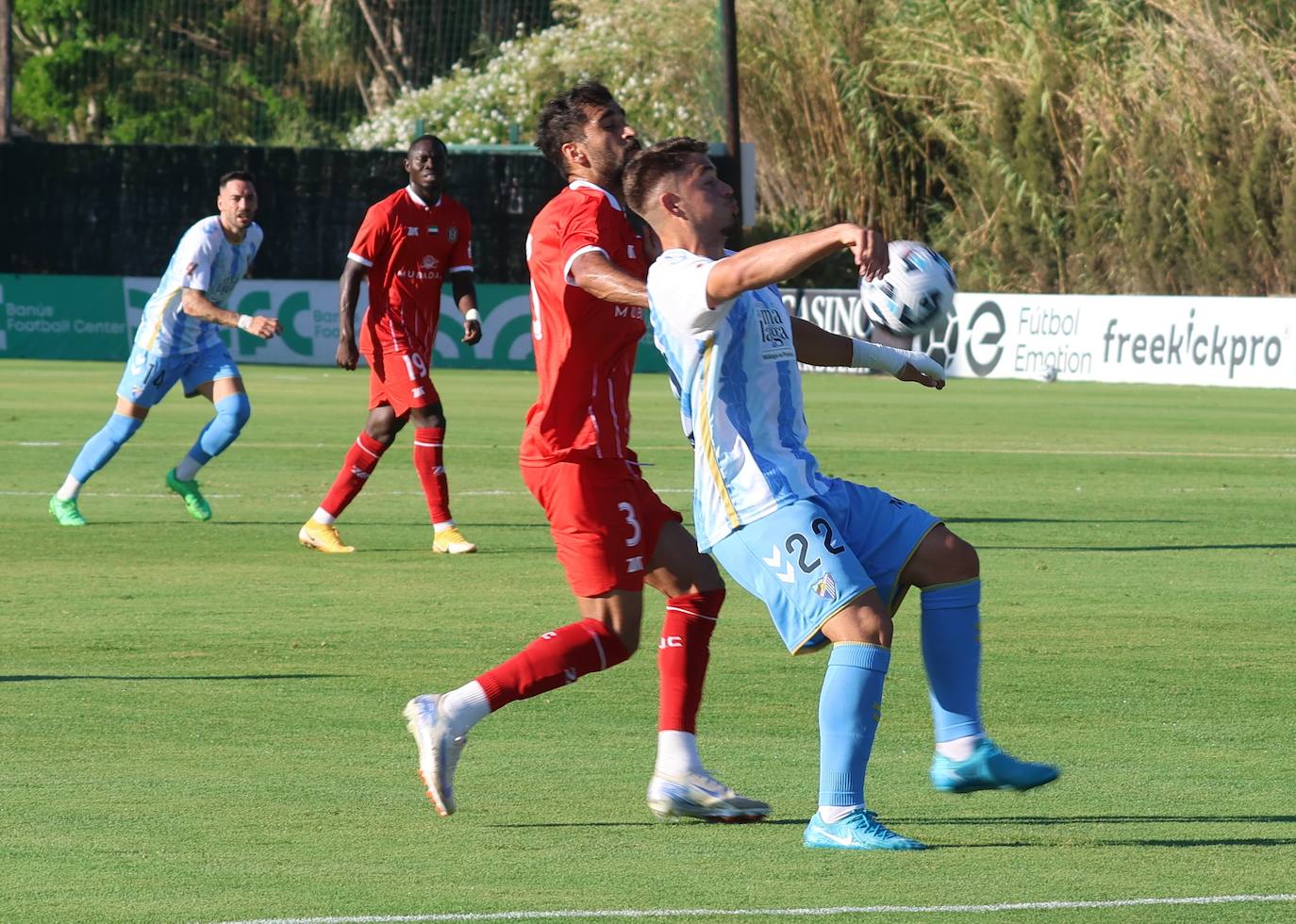 El amistoso entre el Málaga y el Al-Jazira en Marbella, en imágenes