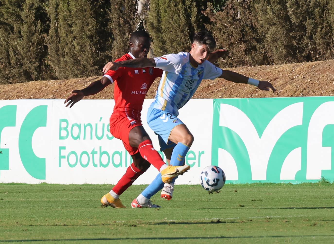 El amistoso entre el Málaga y el Al-Jazira en Marbella, en imágenes