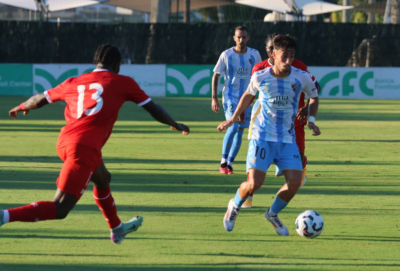 El amistoso entre el Málaga y el Al-Jazira en Marbella, en imágenes