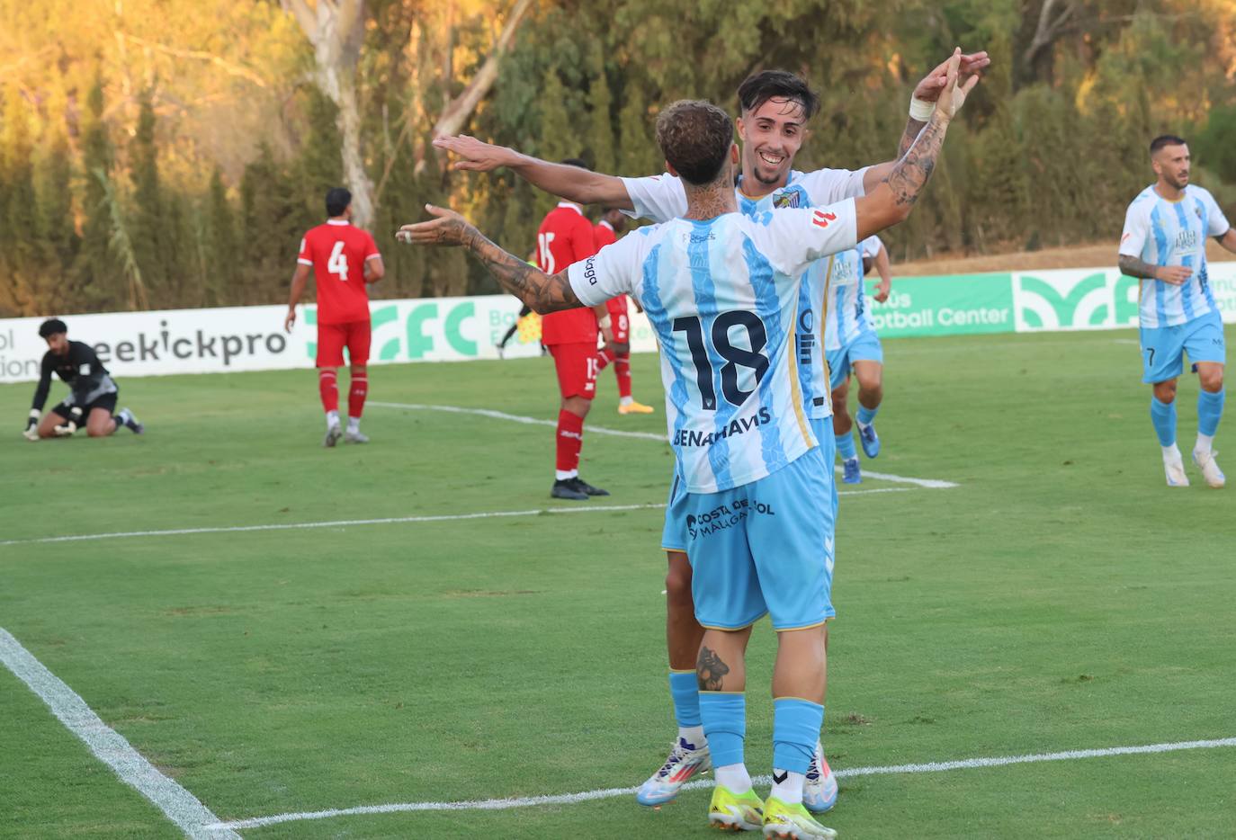 El amistoso entre el Málaga y el Al-Jazira en Marbella, en imágenes