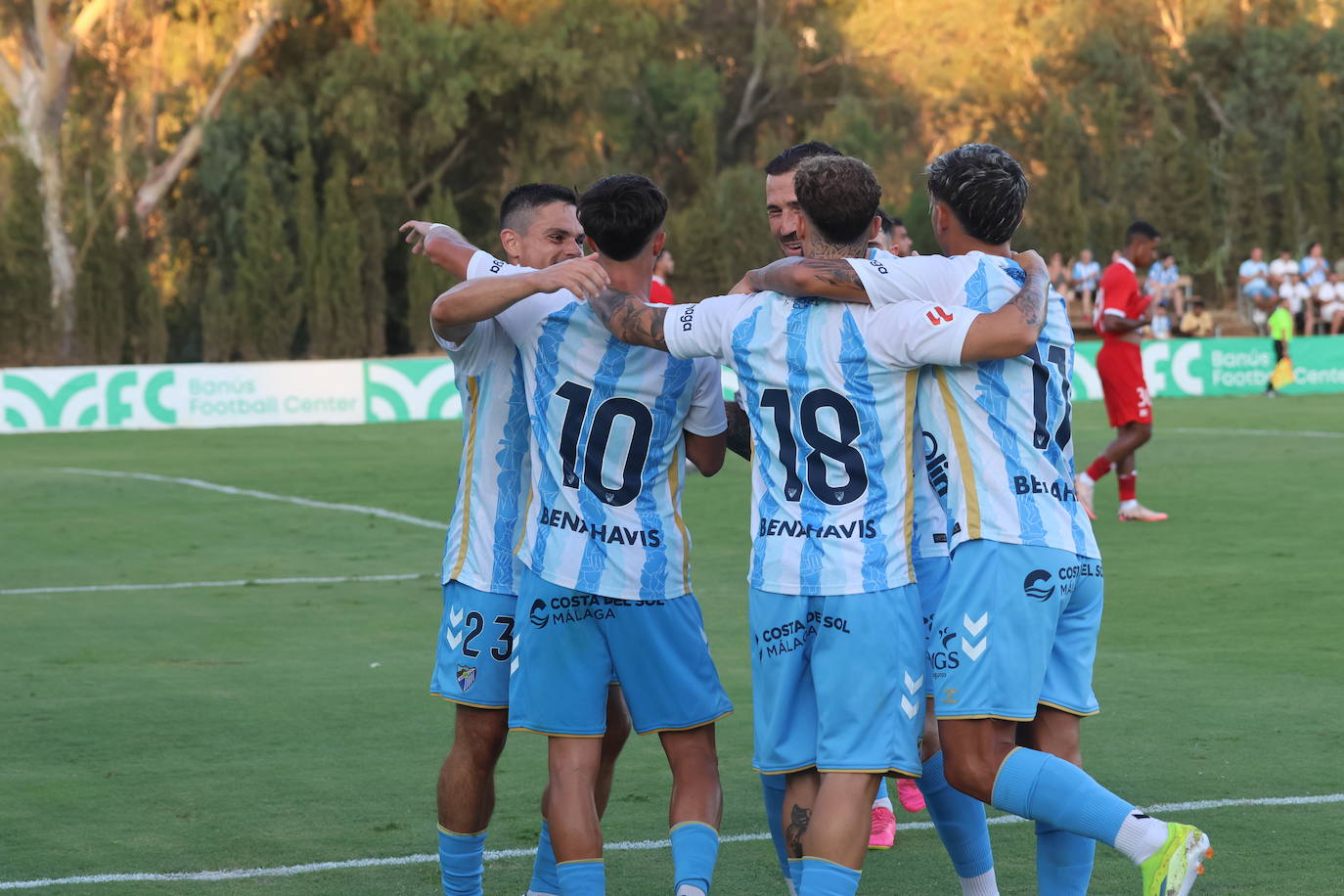 El amistoso entre el Málaga y el Al-Jazira en Marbella, en imágenes