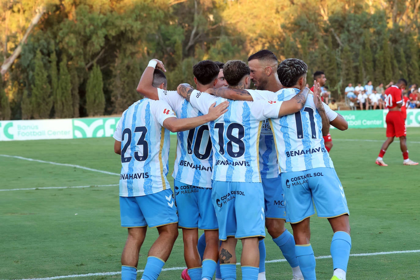 El amistoso entre el Málaga y el Al-Jazira en Marbella, en imágenes