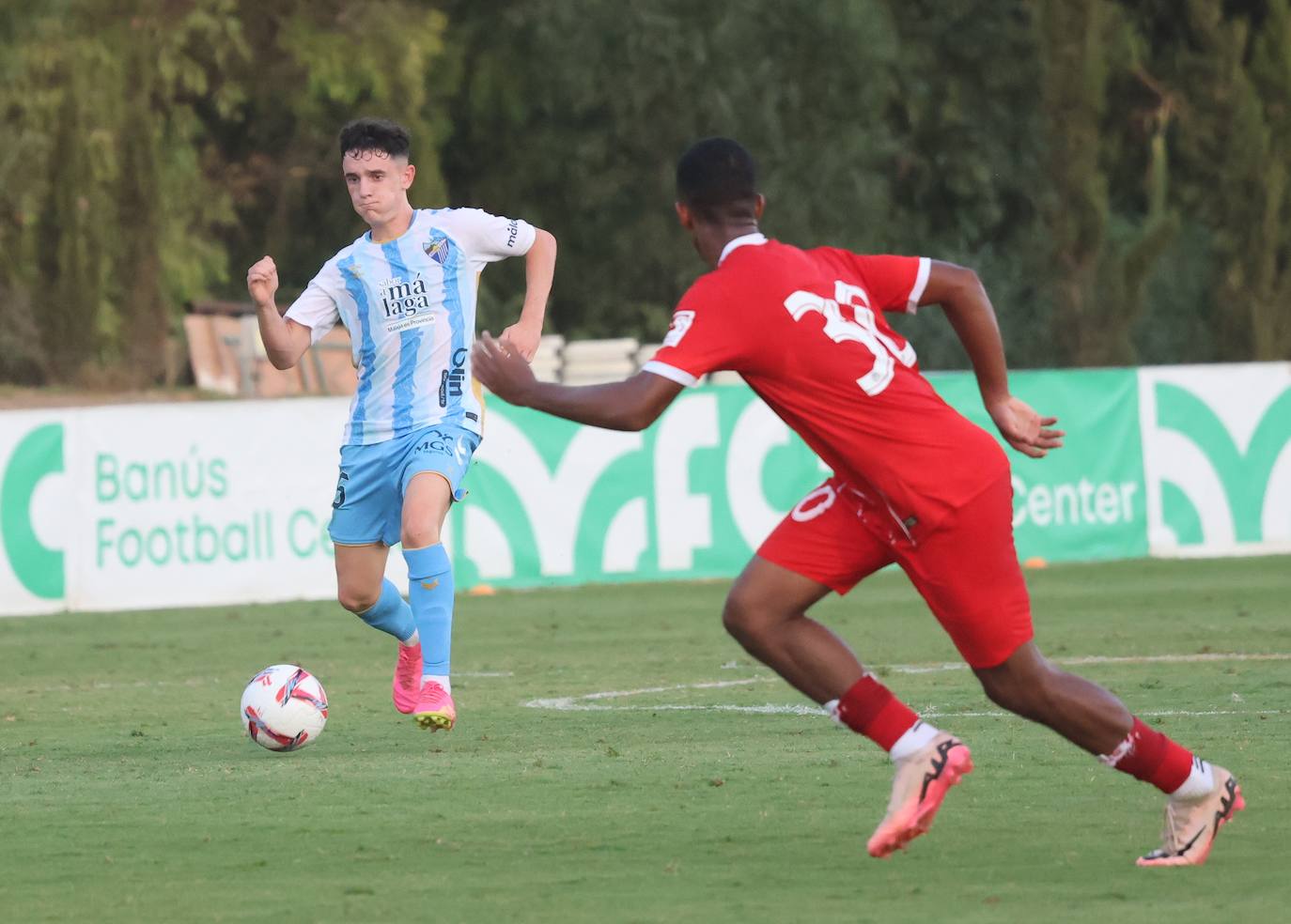 El amistoso entre el Málaga y el Al-Jazira en Marbella, en imágenes