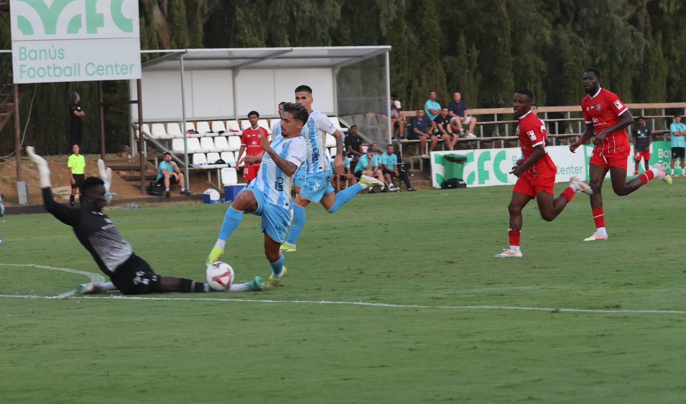 El amistoso entre el Málaga y el Al-Jazira en Marbella, en imágenes