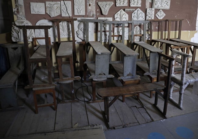 La sala del Ateneo guarda aún hoy material didáctico del XIX.