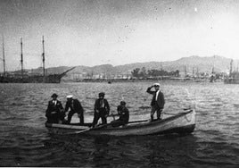 Alumnos de Náutica en el puerto de Málaga.