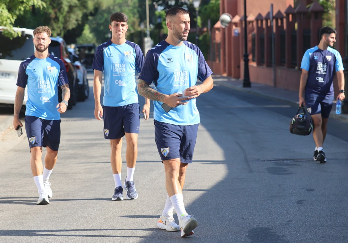 Dioni, de camino al entrenamiento en el Hotel Sol Atalaya Park de Estepona.