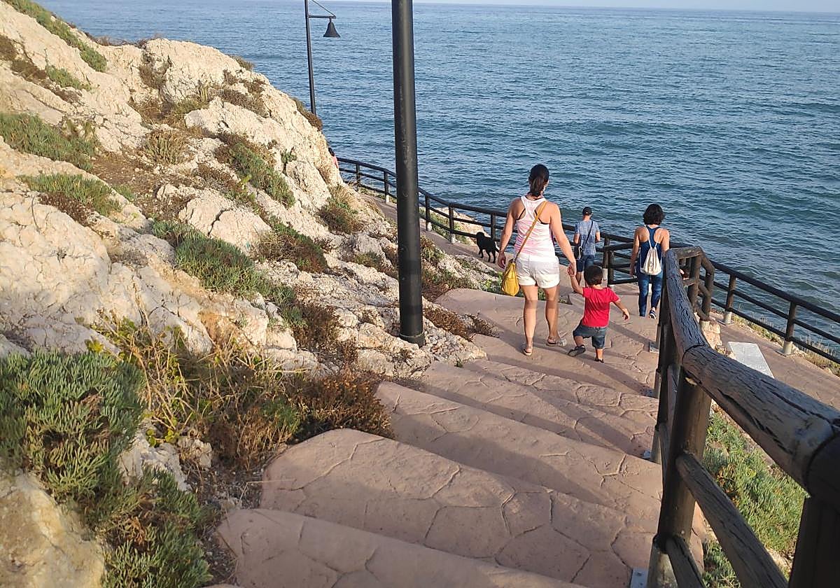 En los túneles o sobre ellos hay un trepidante paseo junto a la siempreviva malagueña.