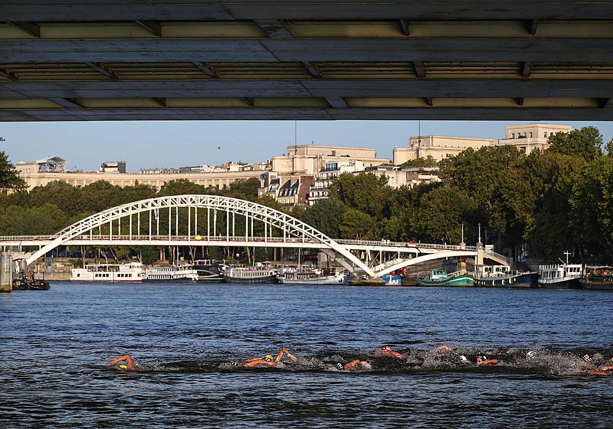 Imagen principal - María de Valdés, decimoséptima en las turbulentas aguas abiertas de París
