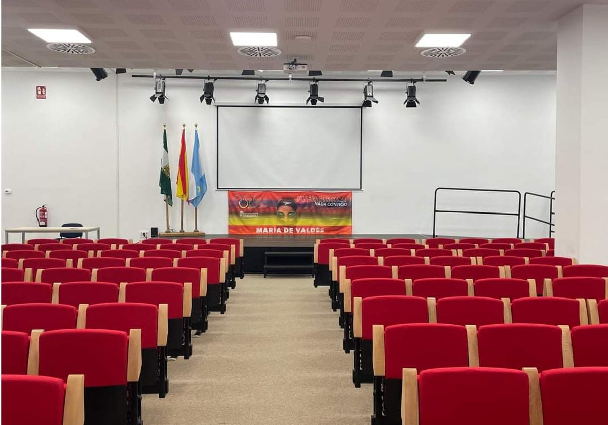 Fuengirola, lista para vivir el debut olímpico de su nadadora local, María de Valdés
