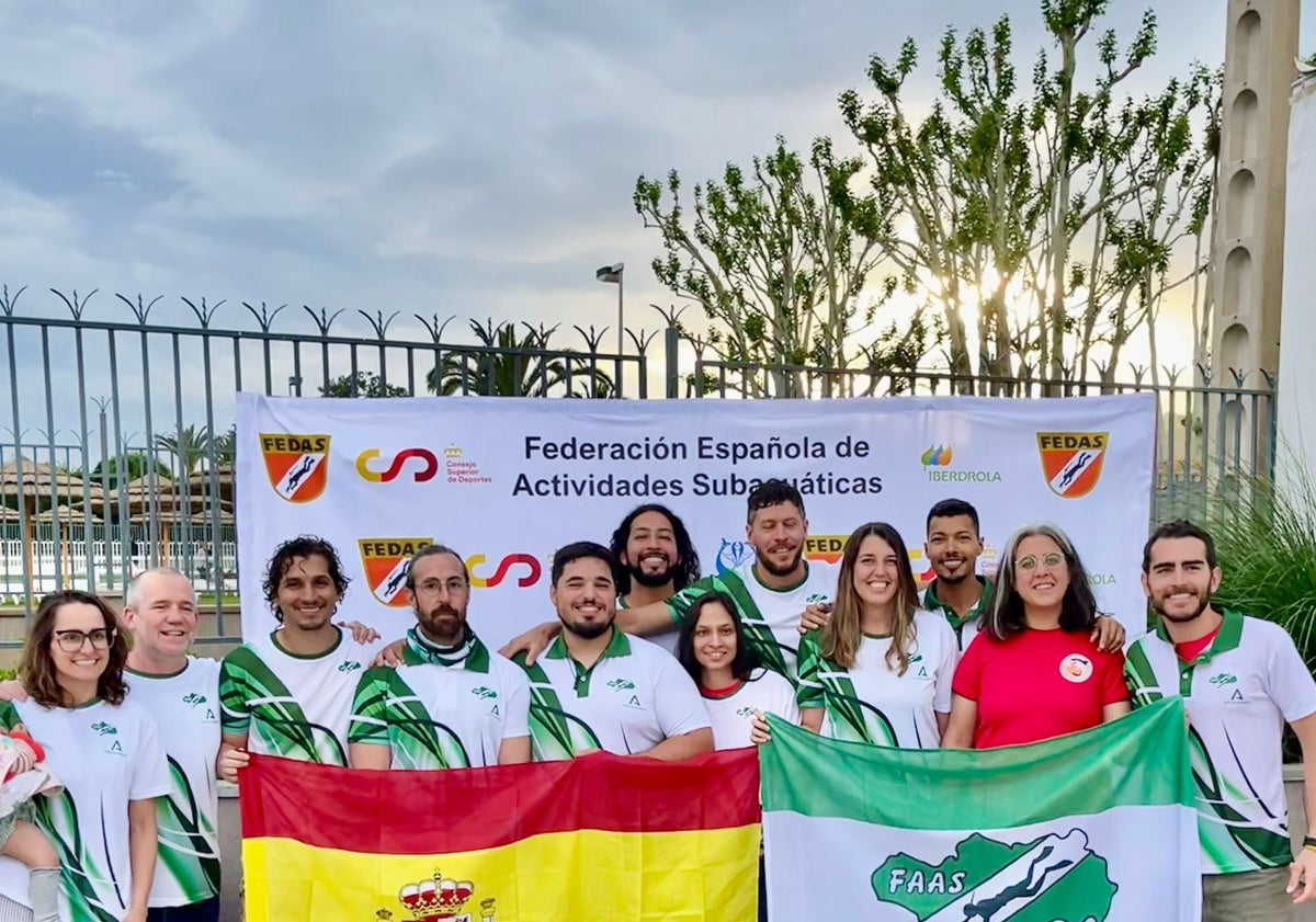 Imagen principal - El club 'Escualos', con sede en Granada, Alexis Bustamante y Sebastián Galeano.