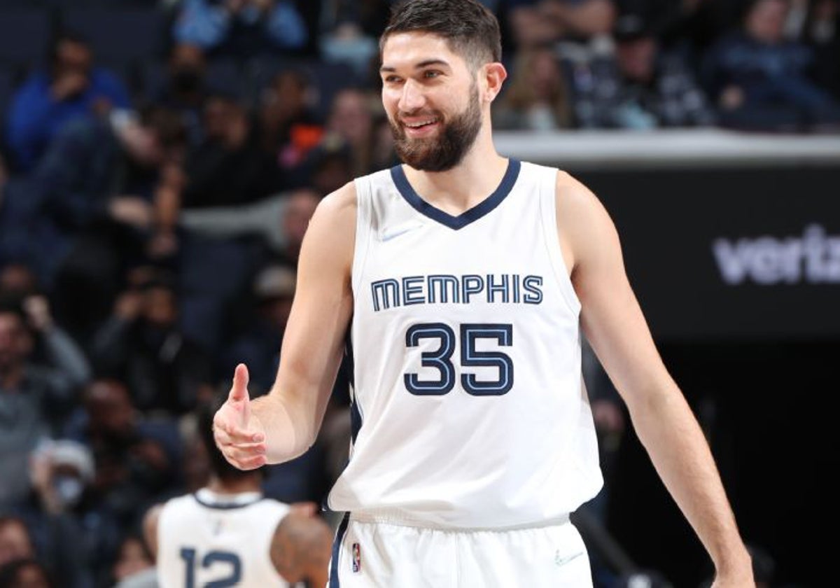 Killian Tillie, durante su etapa en la NBA.