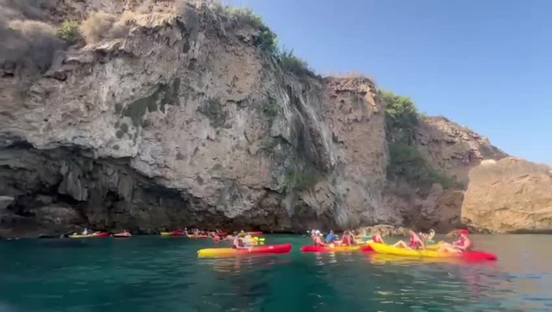 Así es el espectáculo de la Cascada Grande de Maro en Málaga