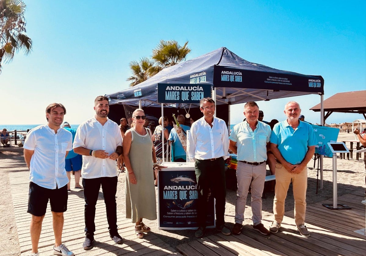 Autoridades de la Junta y el Ayuntamiento, en la carpa instalada este viernes en Torre del Mar.