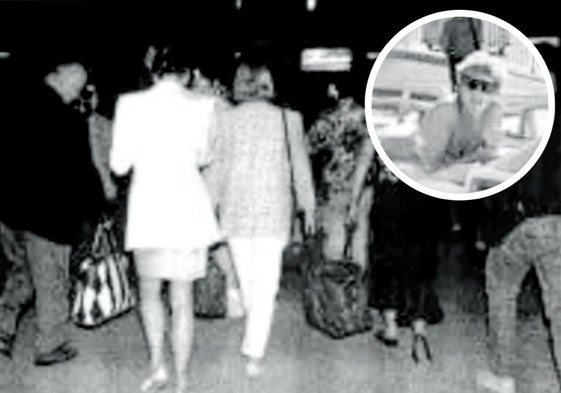 Lady Di abandona el aeropuerto de Málaga en compañía de dos amigas. En la foto circular, de la agencia Efe, la princesa tomando el sol en el hotel Byblos.