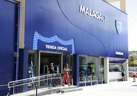 La tienda oficial del Málaga en La Rosaleda.