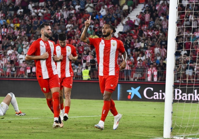 Un gol del Almería, en uno de los partidos de pretemporada.