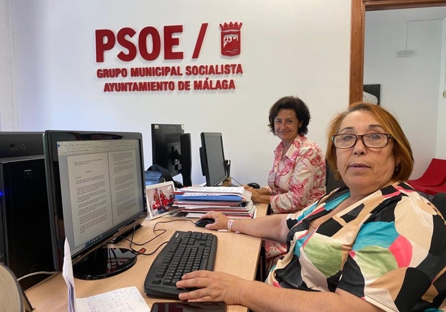 En primer término, la concejala Mari Carmen Martín, en el grupo socialista.