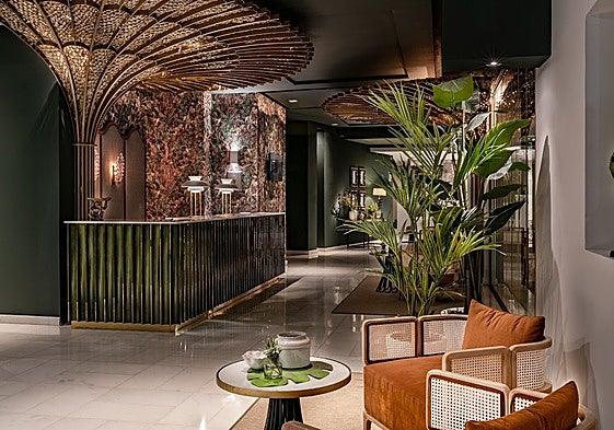 Vista de la entrada de un hotel de la capital de la Costa del Sol.