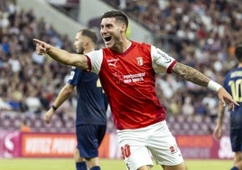 Roberto celebra su primer gol oficial con el Sporting de Braga.