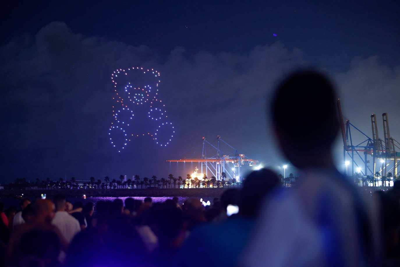 Espectáculo de drones y fuegos artificiales de la Feria de Málaga 2024