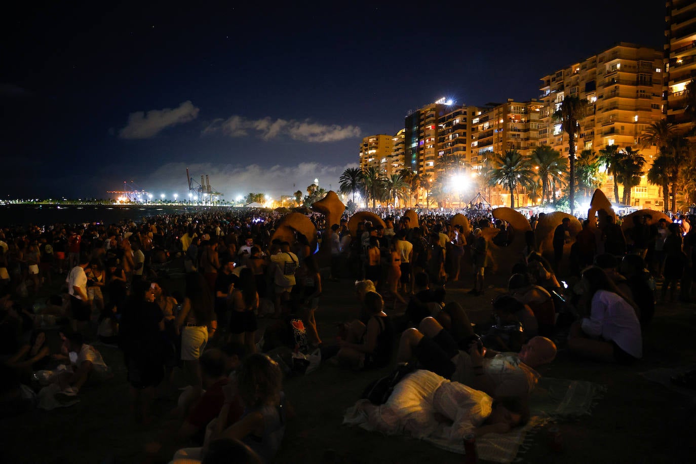 Espectáculo de drones y fuegos artificiales de la Feria de Málaga 2024