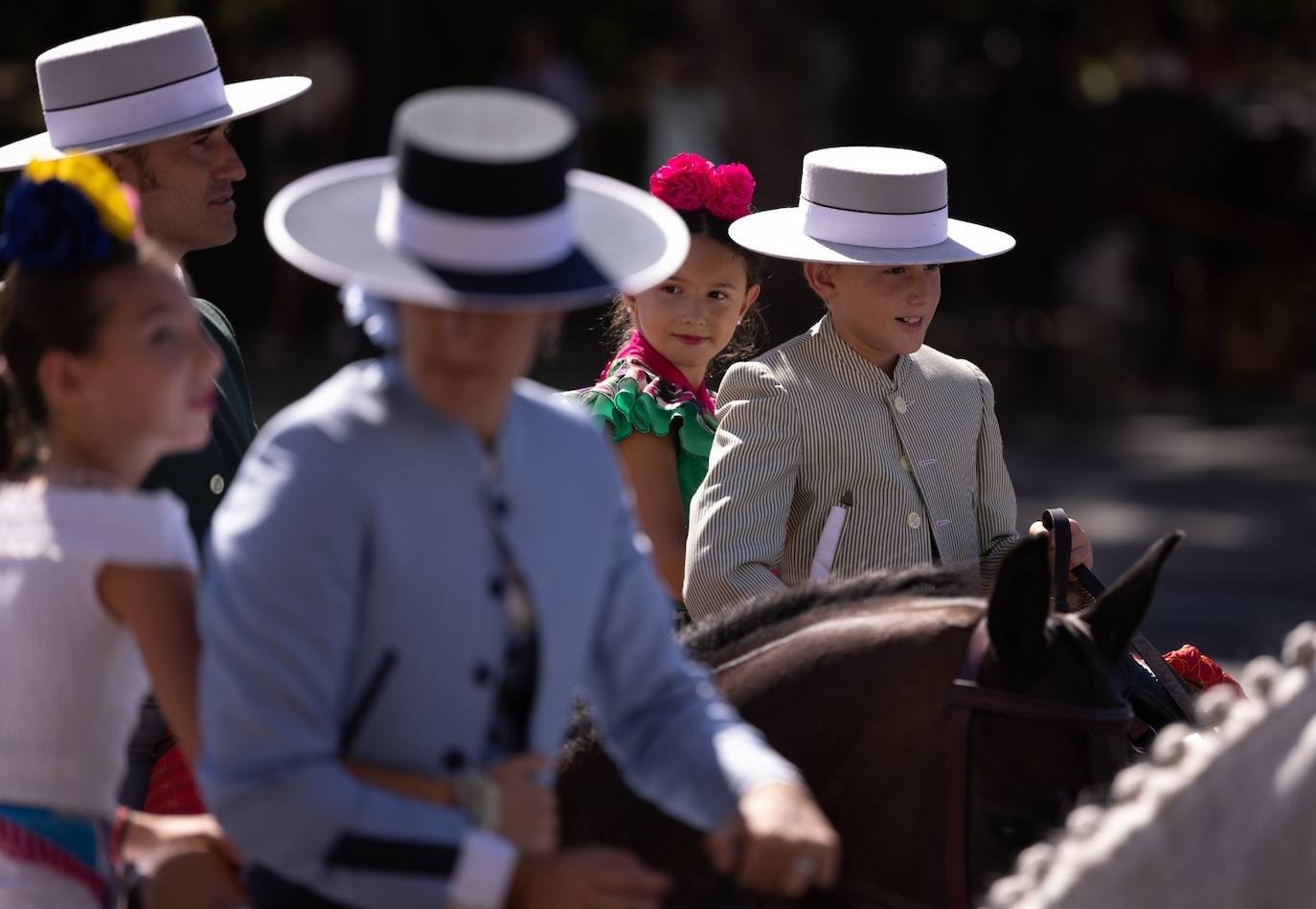 La romería a la Victoria abre la feria de día de Málaga con Manuel Sarria como abanderado. Una multitud arropa la tradicional peregrinación hacia la basílica