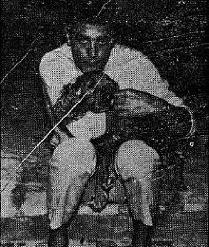 Imagen secundaria 2 - Arriba y a la izquierda, escenas de la película con Alain Delon y Claudia Cardinale en la playa del Castillo de Bil-Bil y ante el Mercado de Salamanca de El Molinillo. A la derecha, el actor francés, en Rancho Domingo de Benalmádena