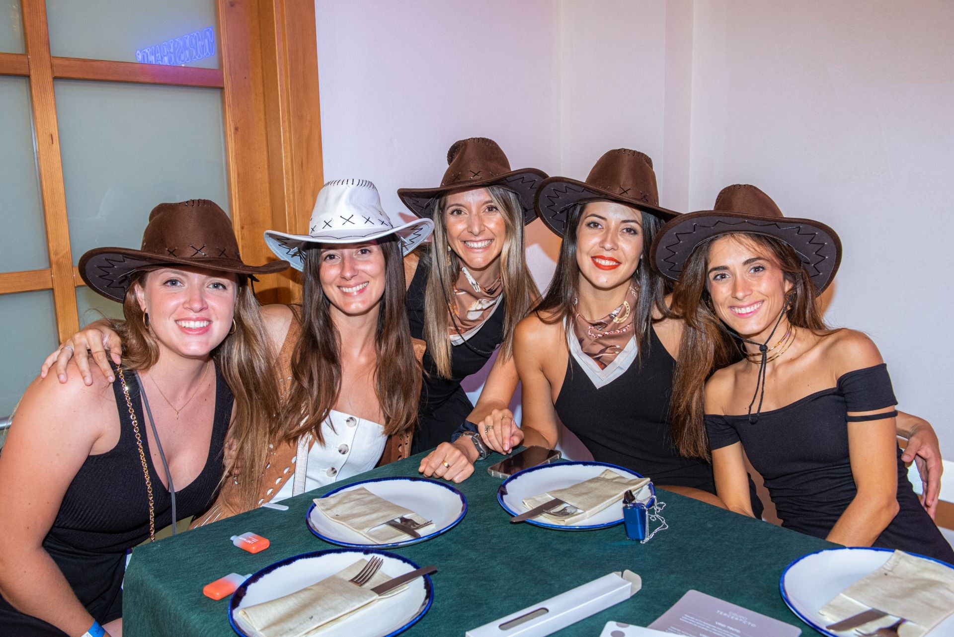 Gemma Perales, Soraya Perales, Patricia Torres, Sonia Sanz y Eva Alcahuz.