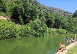 Aunque el agua está más fría que en la costa, es una alternativa muy buena para darse un chapuzón.