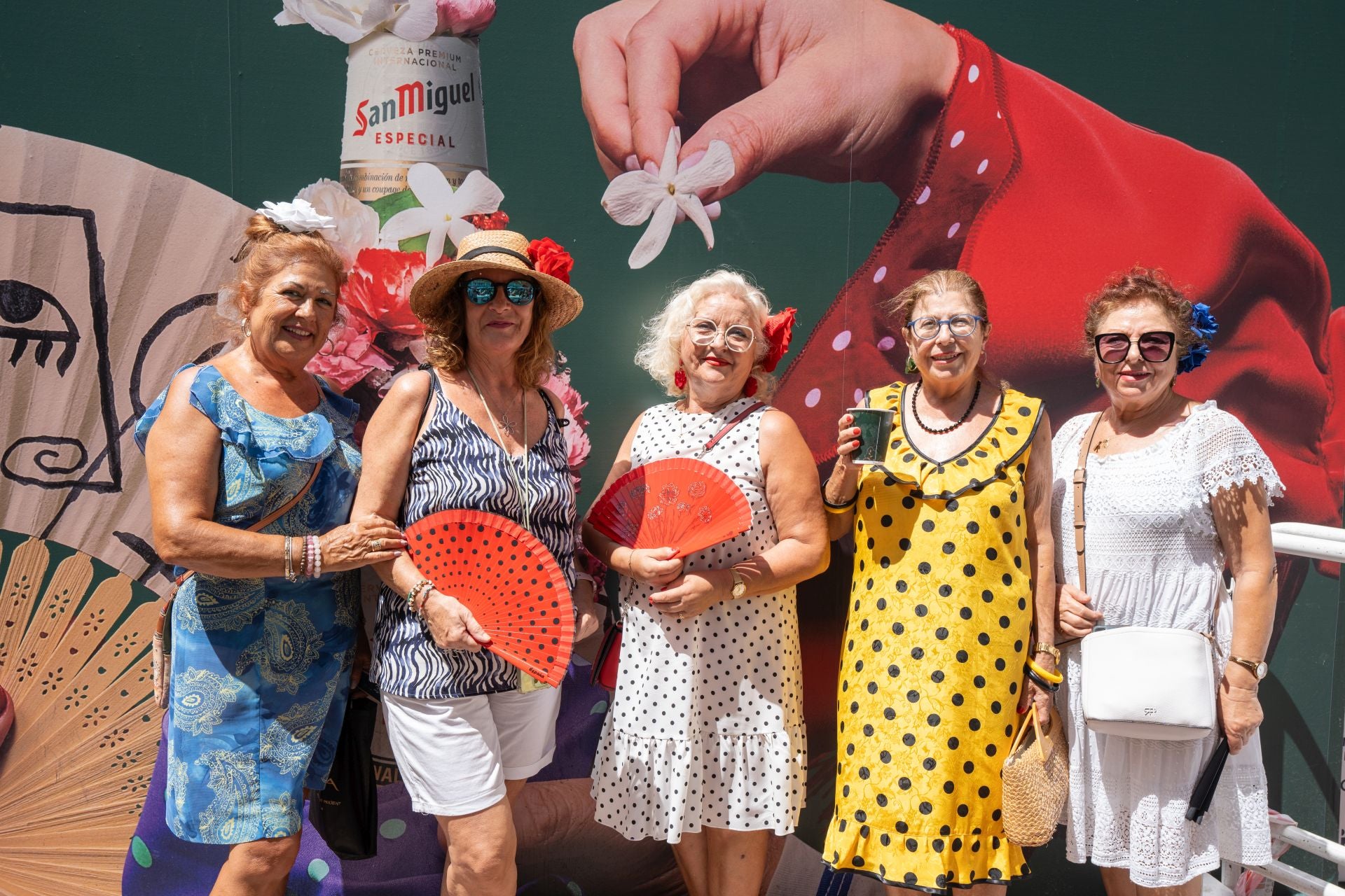 Reme Calderón, Rosa María Martín, Clementina Martín, María Martín y Monserrat Hernansad.