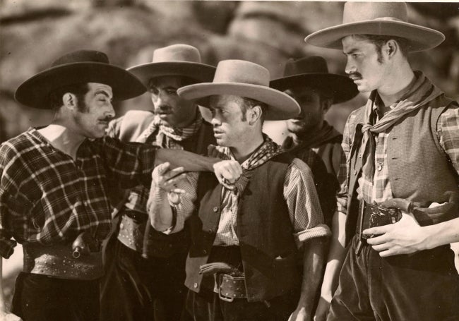 Los 'vaqueros' Erasmo Pascual, Paco Bernal, el Chato Díaz y Conrado San Martín, en el 'western' 'Oro vil'.