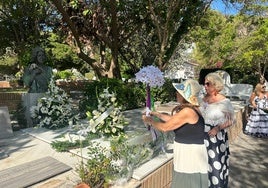 Ofrenda floral en recuerdo de Imperio Argentina.