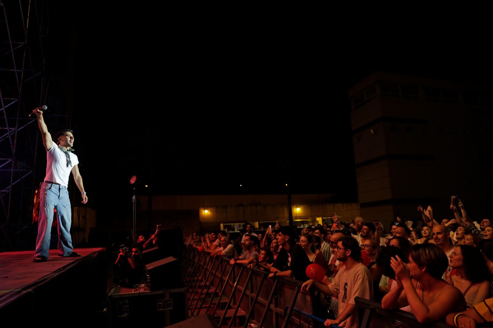 Imagen secundaria 1 - El malagueño Julio Benavente, telonero de la noche del jueves en Auditorio Minicipal