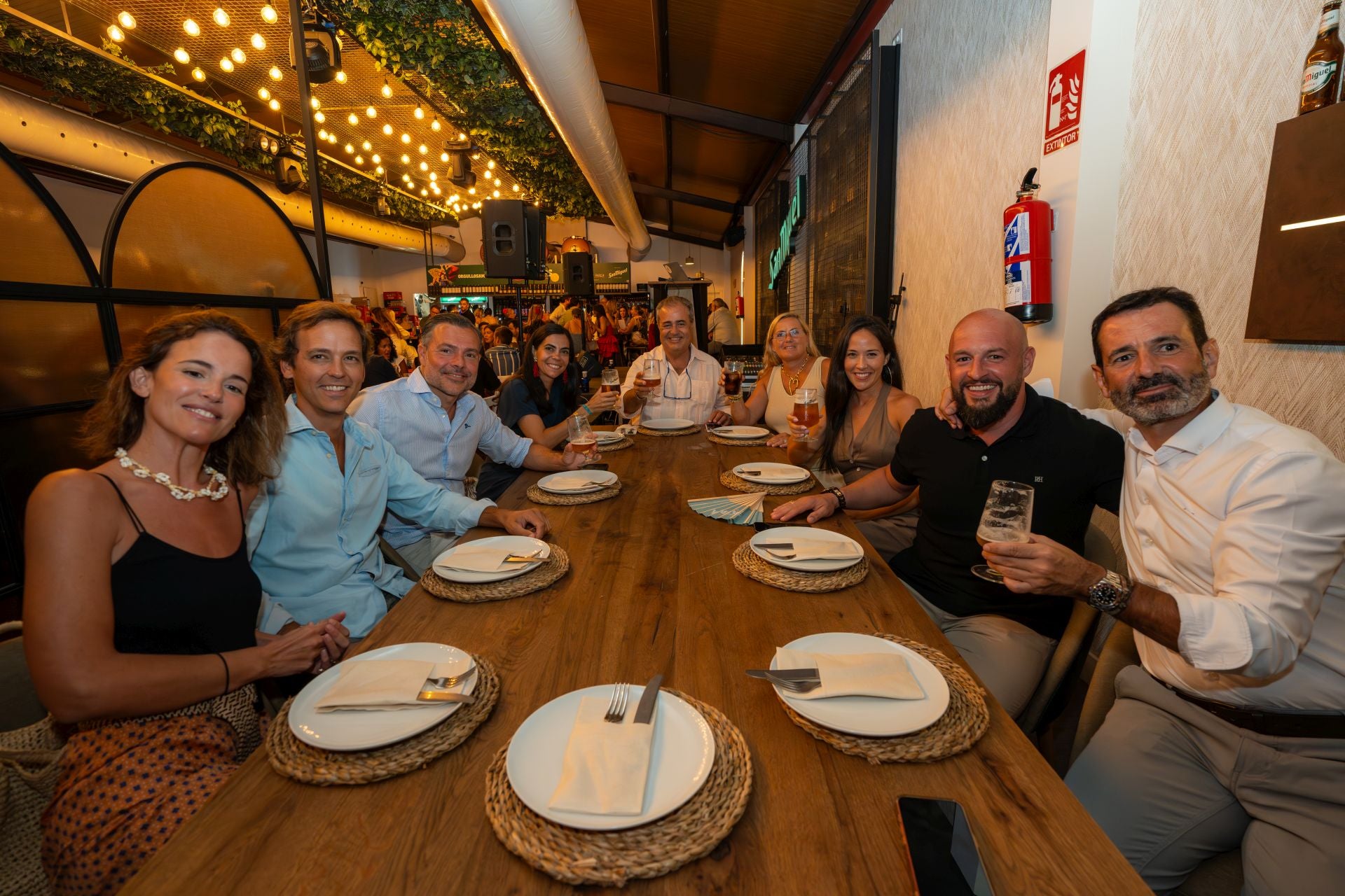 Maribel Navarro, Miguel de Hoyos, Hugo Pérez, Clara Jimen, Paulino Ortega, Loli Peña, María Renilla, Joaquín Baranda, Javier Cochón.