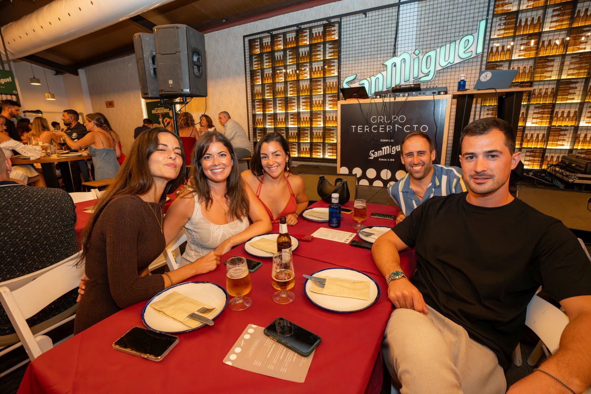 Paula Sánchez, Carmen García, Sofía García, Alejandro López, Jhon Larazaba.