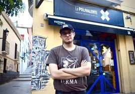 Ignacio Pérez en la puerta de La Polivalente.