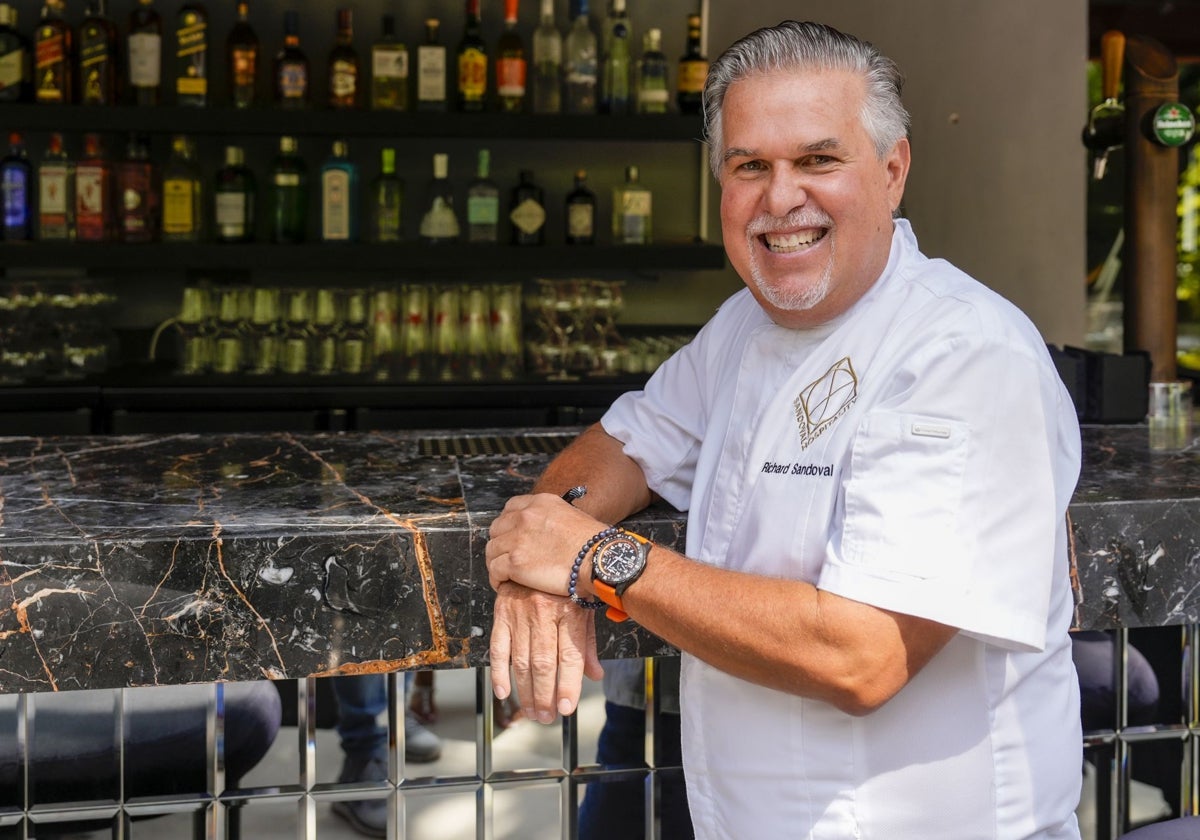 Richard Sandoval, en la terraza del restaurante Zenga, en el Hard Rock Hotel Marbella.