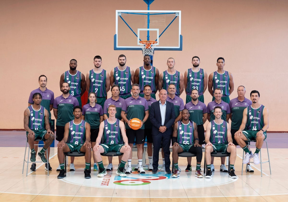 Imagen oficial de la plantilla del Unicaja 2024-2025, con Killian Tillie.