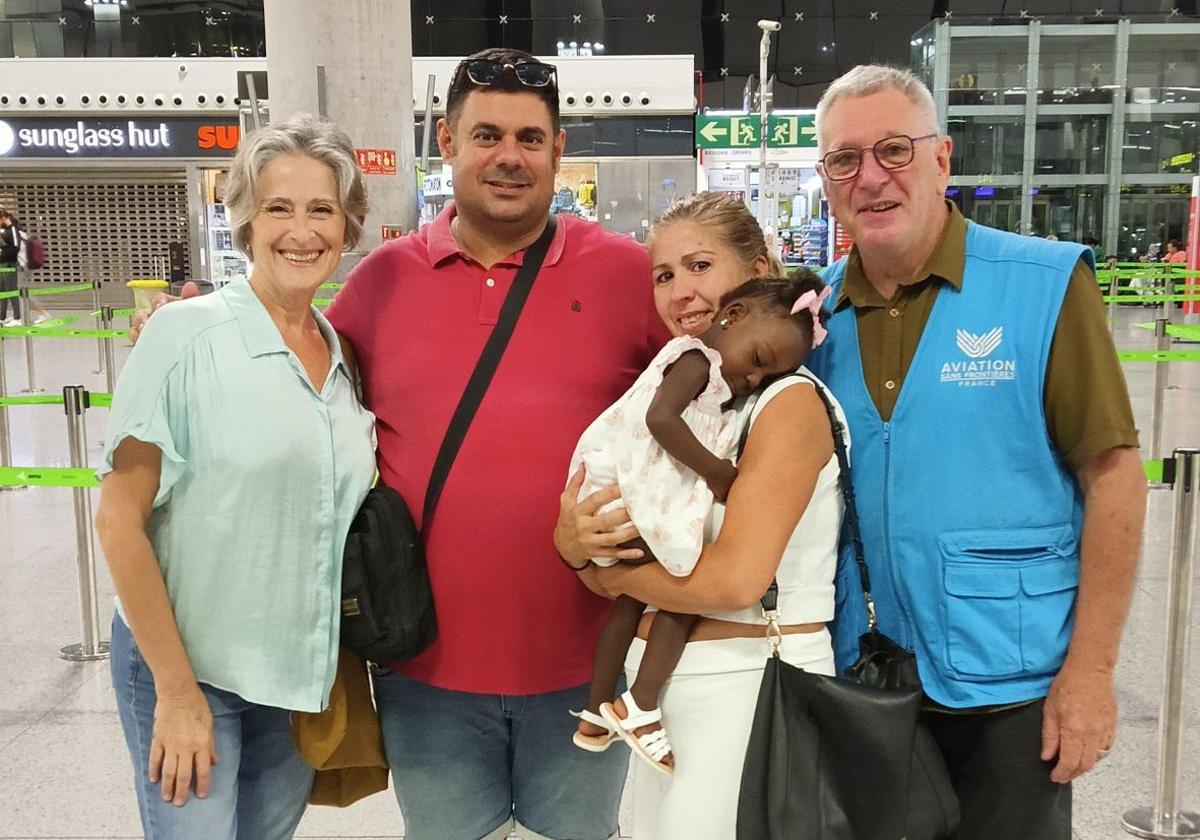 Dina, la niña de Togo que vino a Málaga para operarse de una grave cardiopatía
