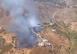 Imagen aérea del fuego originado en Mijas.