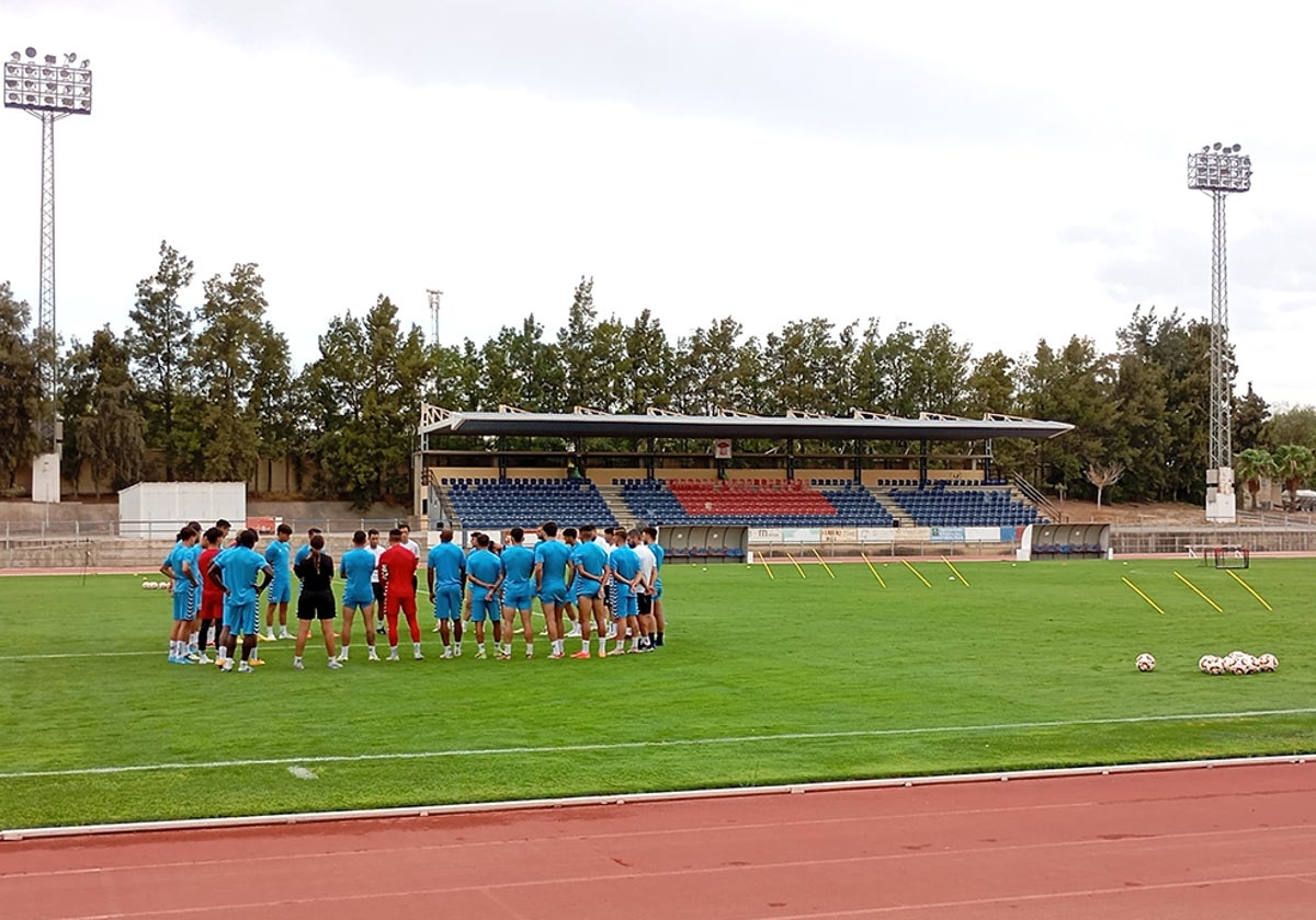 El Antequera ha entrenado ya en el campo de Herrera al no disponer de El Mauli´este verano EF