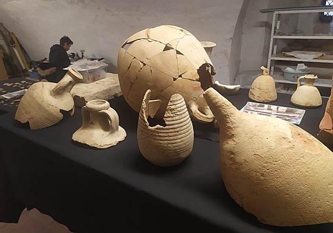 Muchas piezas han sido ya ensambladas para su estudio.